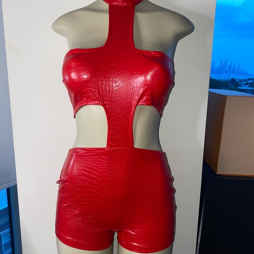 Custom made outfit - Picture 3 of 3